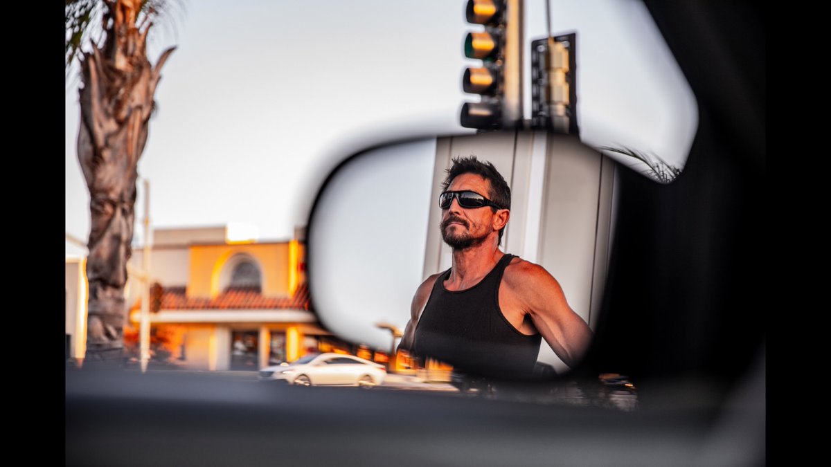 tommygunnxxx's tweet photo. You caught my reflection before I caught yours... 😉 #REFLECTION #heythere #hotstuff #fridayfeeling https://t.co/DLluzWZw33