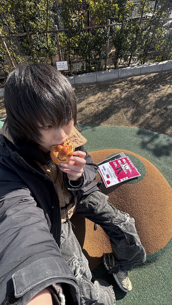 今日は隣にも変なやついたのじゃ

ノータイムで捕食