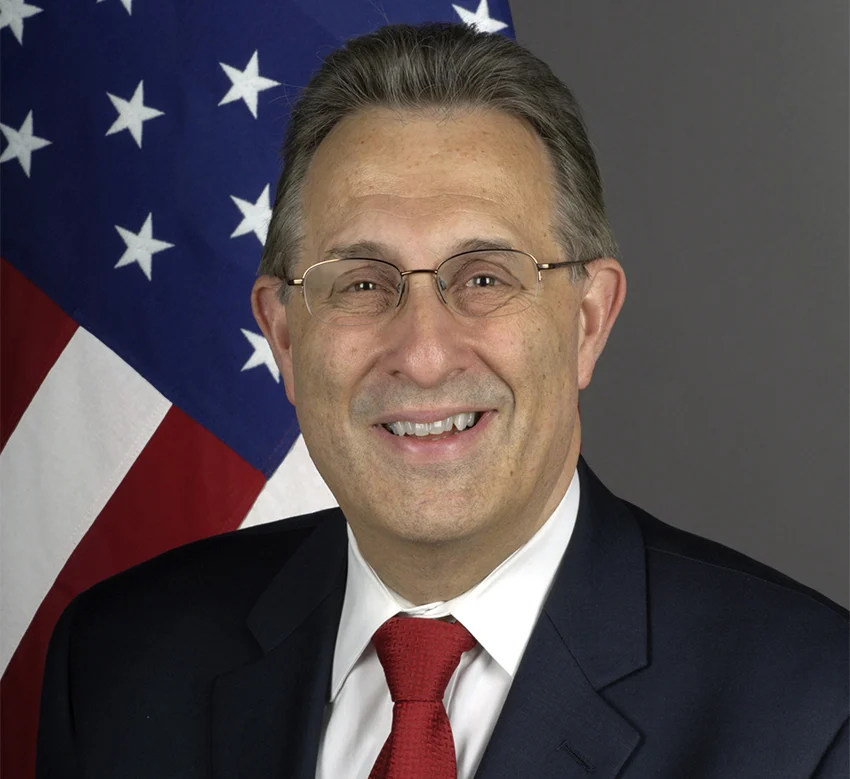 MarioNawfal's tweet image. 🚨🇲🇽 EPSTEIN FILES: EX-AMBASSADOR'S DNA ALLEGEDLY MATCHED TO CHILD OF 11-YEAR-OLD VICTIM

A July 2019 email in the files contains disturbing allegations.

The sender claims Richard Marcinko, an Epstein associate, "was sentenced in Mexico in 2017 to a life sentence for…