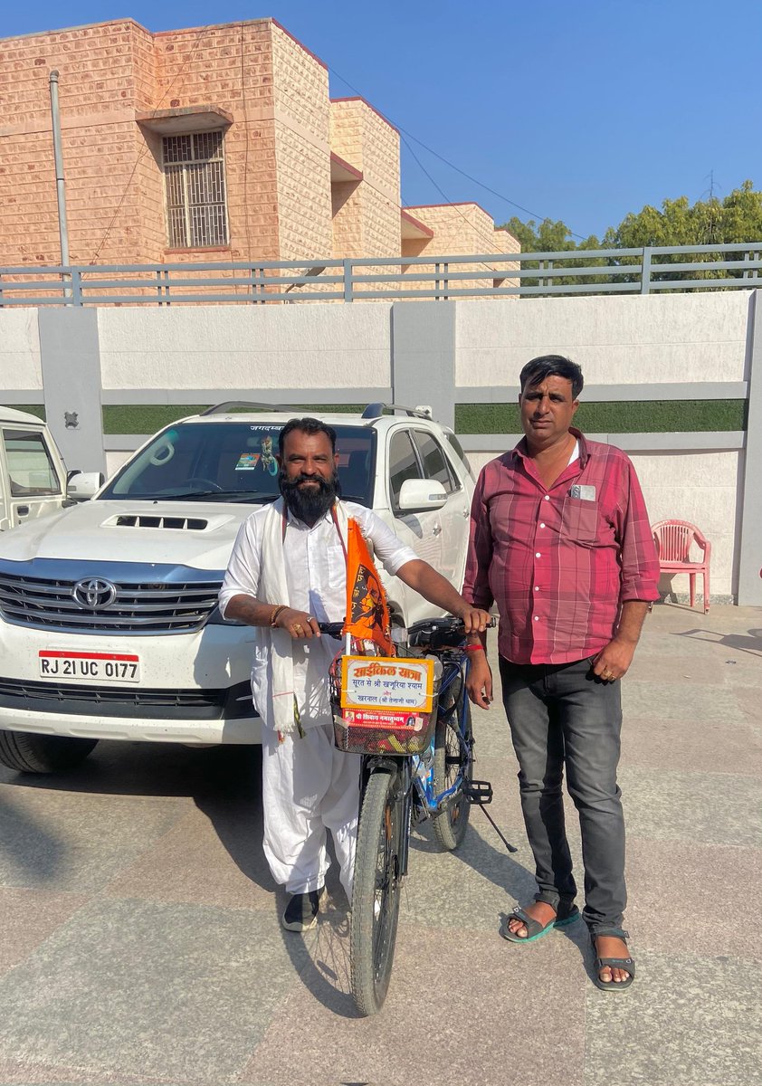 Jatt_Singham's tweet photo. आपना cm @hanumanbeniwal हाउस छोटे नेताजी से मुलाकात 1200 km सायकल यात्रा में नागौर आवास भाई साब दिल्ली थे लेकिन छोटे नेताजी से मिलना हुआ जो मान सम्मान दिया बहुत बहुत धन्यवाद 🙏🙏
@RLPINDIAorg https://t.co/YmSByLw81y