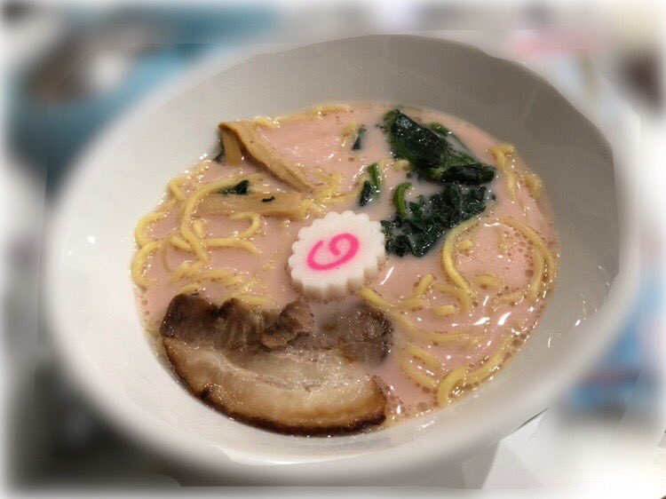 shiochapochan's tweet photo. 2025/12/28🍓🌙
みりもな嬉し！！
メイドもなかさんやっとお会いできた。お写真見てて絶対可愛い！と思ってたら実物もっと可愛くて最高でした
以前もいつも似合いの素敵なお洋服でしたがメイド服姿でのライブ違う良さがあって目が幸せになった。
ピンクラーメン実は初、美味しかった🍜久々入域満喫！🥳 https://t.co/sCRolNDLYA