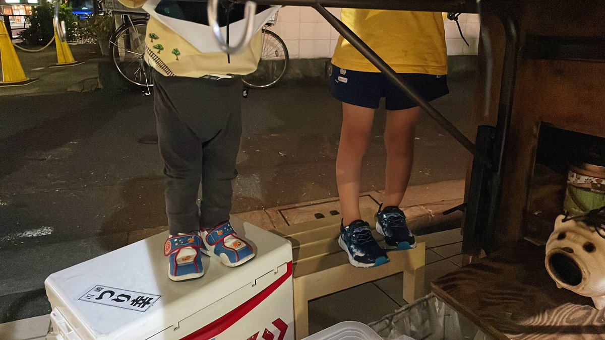 2/6(金)19時頃開始です♪
出店準備スムーズなら前倒しますっ！
と言う訳でいつものお願いです。

週末はたくさんのキッズやちびっ子がお風呂♨️とおでん🍢を楽しみに立ち寄ってくれます☺️
湯冷めさせたくないので、順番抜かしや飲食スペース確保のご協力をよろしくお願いします🙇
#天つゆ #おでん #屋台