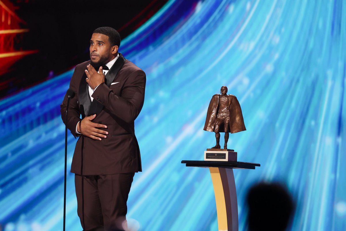 NFL's tweet image. A memorable night for Bobby Wagner 👏