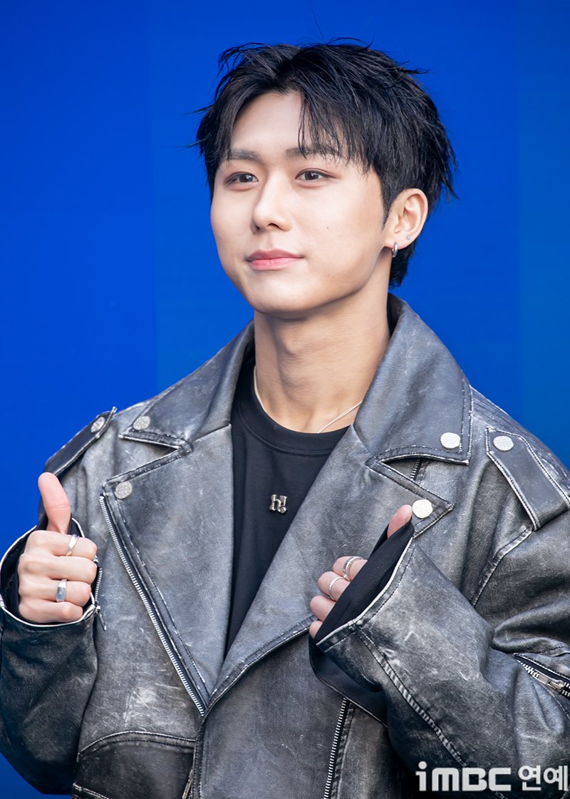 [포토] DKZ 주원, 훈훈 미소 
#DKZ #디케이지 #주원 #JUONE #DDP #서울패션위크
#SFW #SeoulFashionWeek #SFW_260206 [iMBC연예]

DKZ 주원이 6일 오후 서울 동대문 디자인 플라자(DDP)에서 열린 2026 F/W 서울패션위크(SFW)에 참석해 포즈를 취하고 있다.

⬇️고화질 Click Plz⬇️