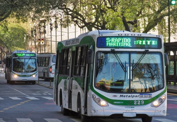 AmbaTransporte's tweet photo. AHORA 00hs 6/2⚠️🚍
LAS SIGUIENTES LINEAS SE ENCUENTRAN DE PARO POR FALTA DE PAGOS:
#MOQSA 159, 219, 300, 372, 584, 603, 619🔴
#SanJuanBautista 383, 500, 503, 506, 507, 508, 509, 511, 512, y 513🔴
#Linea22🔴
#MOGSM 333, 407, 437, 707🔴
#Linea166 Palermo🔴
#Linea236, 504, 634🔴 https://t.co/htZNo2h9N0