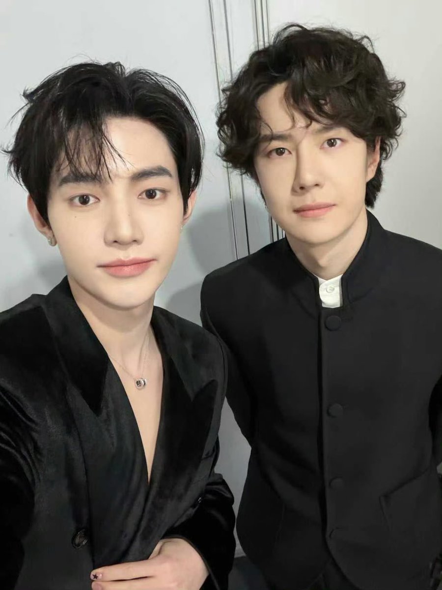 OMG WANG YIBO AND ZHANG HAO????
