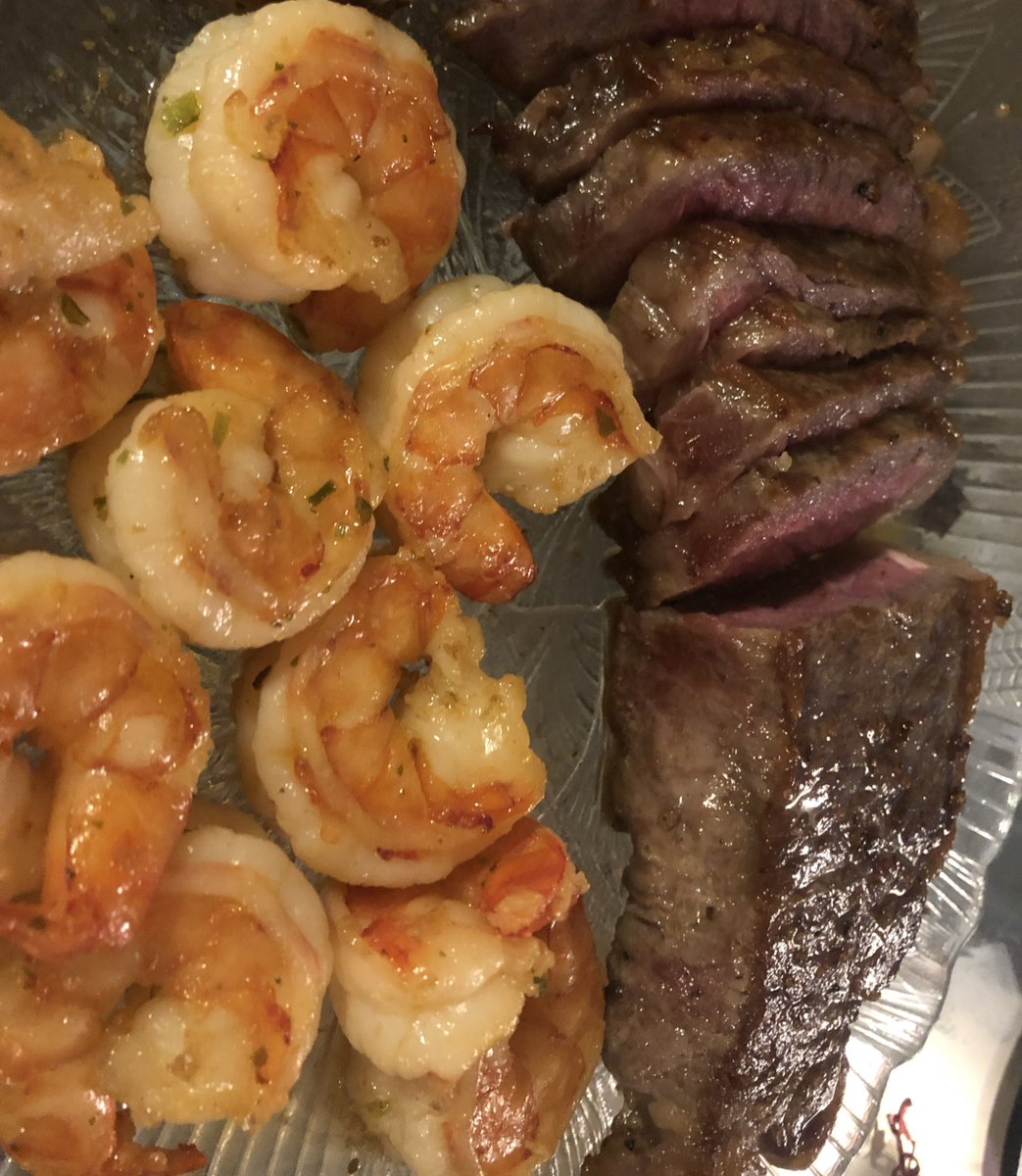 JaneValent1ne's tweet photo. @SpillTheMemes #hellyeah #gimmesome steak &amp; shrimp. https://t.co/j4zXd8a3Dz