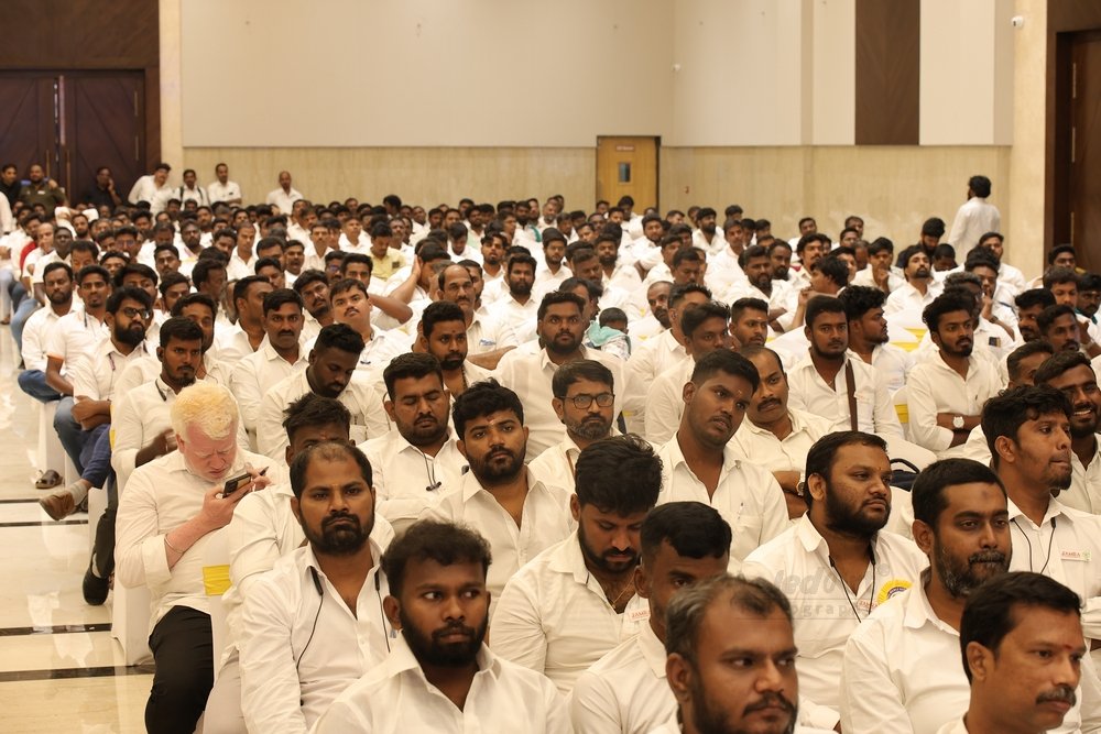 AimraIndia's tweet photo. Mr. @arvinderkhurana, National President of @AimraIndia, addressed the retailers of Tamil Nadu in Trichy. During his address, he emphasized the challenges of the retail world, future opportunities, and the organization's unwavering commitment to the #FIGHTFORRIGHT. 🎤🤝🚀 https://t.co/QOZC1b80z7