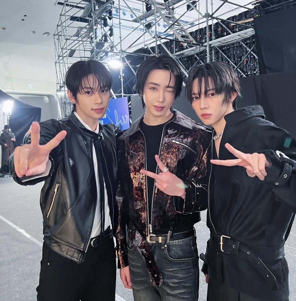 loudimyhope's tweet photo. I never knew i needed this 3 in the same picture ๐ฅน๐ฅน๐ฅน๐ฅนsteve hugging loudi is so cute tho ๐ฅน๐ญ๐ฅน๐ญ loudi be caring for all of this kids ๐ฅน cr.loudi instagram (seoulology_00) #steve #์คํฐ๋ธ #younite #xikers_HUNTER #xikers #loudi #๋ก์ฐ๋ https://t.co/eBM4t97ZRh