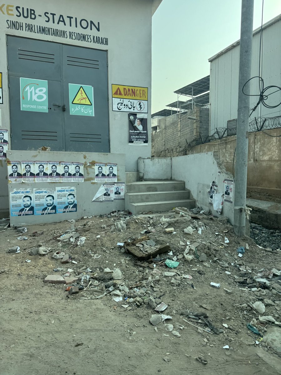 Jaferii's tweet photo. Across the high court next to Sindh assembly lodges in Karachi https://t.co/6kL2iKi6HA