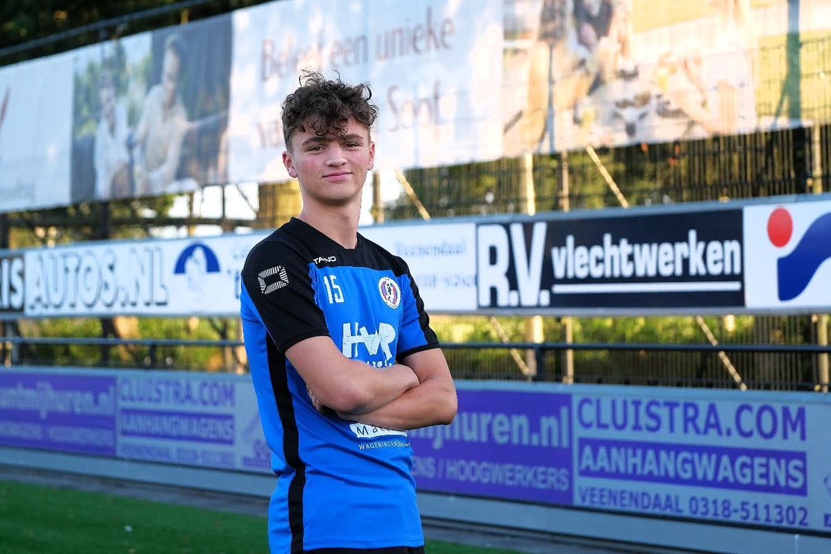 Goedendag allen, Christiaan Drost linksback, linksbuiten of eventuele centrale verdediger vsn <a href="/VVAAchterberg/">VVA Achterberg</a> ook volgend seizoen bij <a href="/VVAAchterberg/">VVA Achterberg</a>.

Voor het hele verhaal zie facebook.com/share/p/18C2tz…

Groet trotse vader.