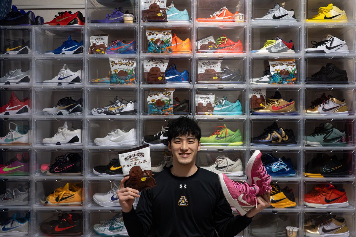 gunmacrane3ders's tweet photo. ＼チョコとバッシュにまみれる #中村拓人 🍫👟／

#Bリーグバレンタイン では #不二家 様とのコラボ企画「#スマイルまみれ賞」を開催中🍪　

推薦方法📄
①B.LEAGUE公式X(@B_LEAGUE)と不二家公式X(@fujiya_jp)をフォロー！
②#スマイルまみれ #中村拓人 をつけて、拓人のとっておきのスマイル写真を投稿📱

ぜひ拓人スマイルの推薦をお願いします☺️💘

#群馬クレインサンダーズ #Bリーグ 
#チョコだらけ #チョコまみれ #チビまみれ #PR 
#大好物もチョコっと 🍮