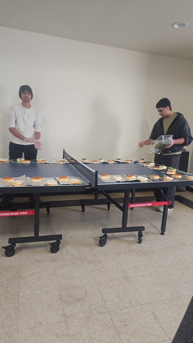 MKA_Baltimore's tweet photo. Khuddam helped prepare and distribute 224 chicken sandwich meals for the Messiah's community kitchen (langar) in downtown, Baltimore. May Allah shower his mercy and blessings upon these khadim and give them the strength to continue their great efforts, inshallah.
@mkausa https://t.co/CbUAoyyWiY