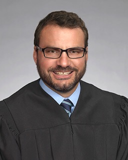 pissedchihuahua's tweet photo. @GarbageHuman24 The judge who released Maurnice on probation:
https://t.co/PXLmuLiBCZ https://t.co/wftNDxGqpI