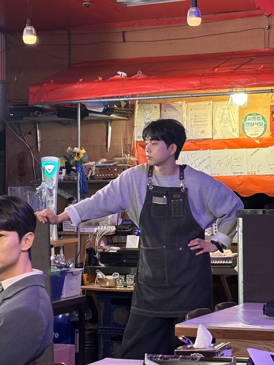 우리말가요제때 상엽이 착장도 넘 잘어울렸어서 좋구,
상여비 캐주얼룩 입으면 동글말랑해져서
와장창포차때랑 팬싸때 입은 후드착도 좋았구.. 불암산에서 불안해하는 상여비도 보고싶고..
다 조아요🫰🏻