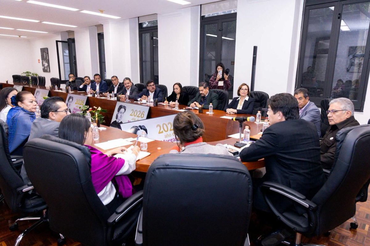 🔶Incremento de 13% al sueldo tabular, reformas para mejorar las condiciones laborales 👩‍🏫👨‍🏫 y de jubilación, son algunas de las demandas que integran el #PND2026 📄, entregado por el Srio. Gral. del #SNTE, Mtro. Alfonso Cepeda Salas, al titular de la <a href="/SEP_mx/">SEP México</a>, <a href="/mario_delgado/">Mario Delgado</a>