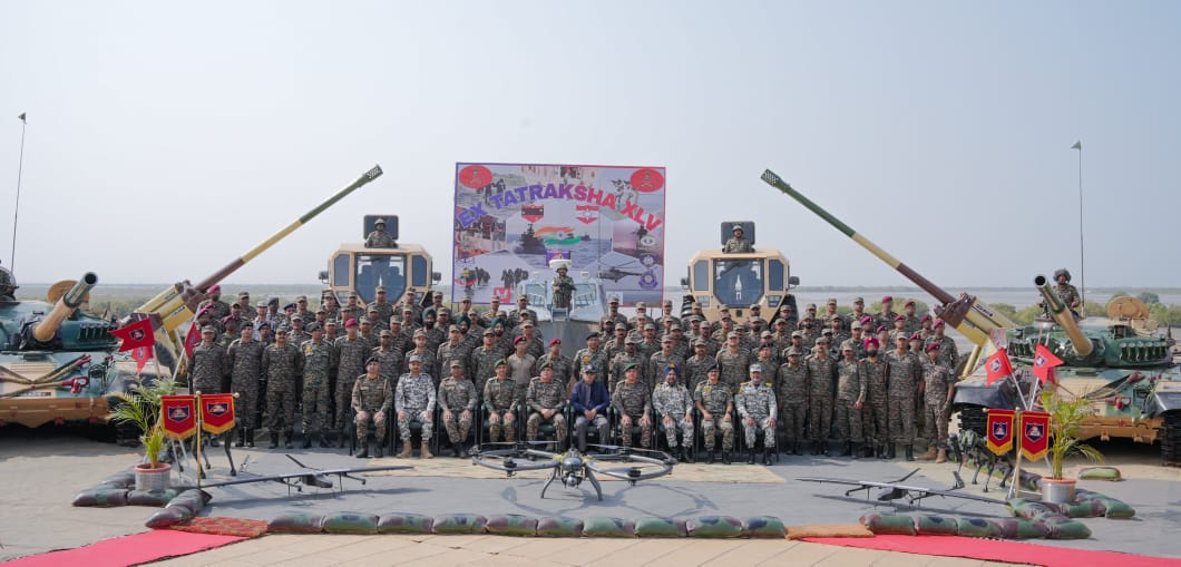 NIRAVGadhavi18's tweet photo. Defence Secretary Rajesh Kumar Singh visited forward areas in Kutch’s Creek Sector, reviewed the Joint Control Centre, and witnessed multi-agency Exercise TATRAKSHA showcasing tri-service coastal &amp; amphibious readiness.
#Bhuj #Kutch #Defence #Jointness #BorderSecurity https://t.co/8amW82Sr6q