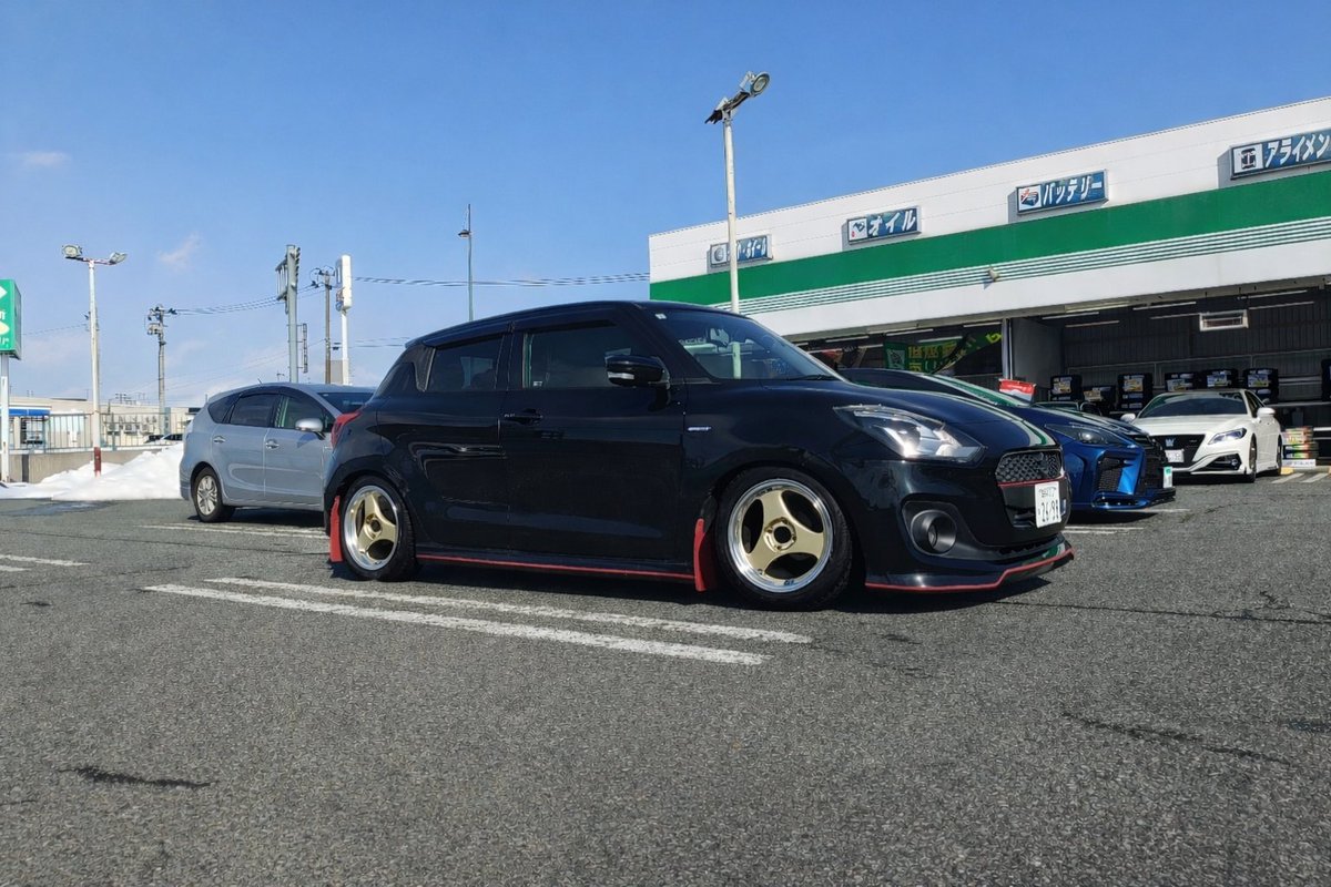TGmoriokakitaaa's tweet photo. 金鬼！
案外似合ってる！

#タイヤガーデン　#ADVAN　#ADVANRacing　#YOKOHAMA　#スイフト　#Oni2　#AI https://t.co/2PZ9Ev2VkY