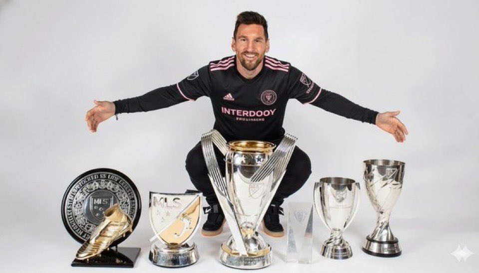 Cynthia75_'s tweet photo. @drip_a55 @fcbharrison Messi since joining a trophyless club at the bottom of the table. Trophies and achievements while Penaldo since joining a club with 40 trophies all he can celebrate is his birthday and that dubai dor his agent created for him.🤣 https://t.co/Md3jYFASb6
