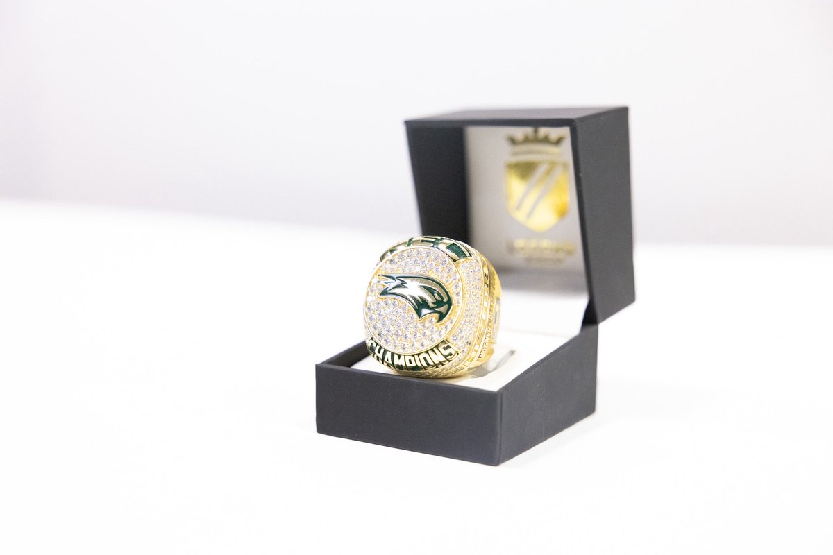WagWSoccer's tweet photo. The details 👀💍

#LetsFly https://t.co/GghvaThcfb