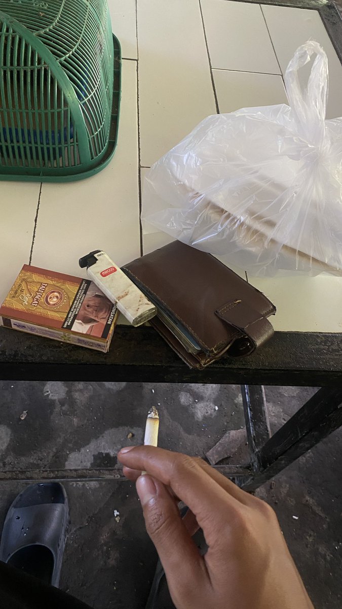 dreynaaa_'s tweet photo. @andreasrtobing_ Rokok gua dari Marlboro ke talijagat bg:) https://t.co/s78mfpAZpD