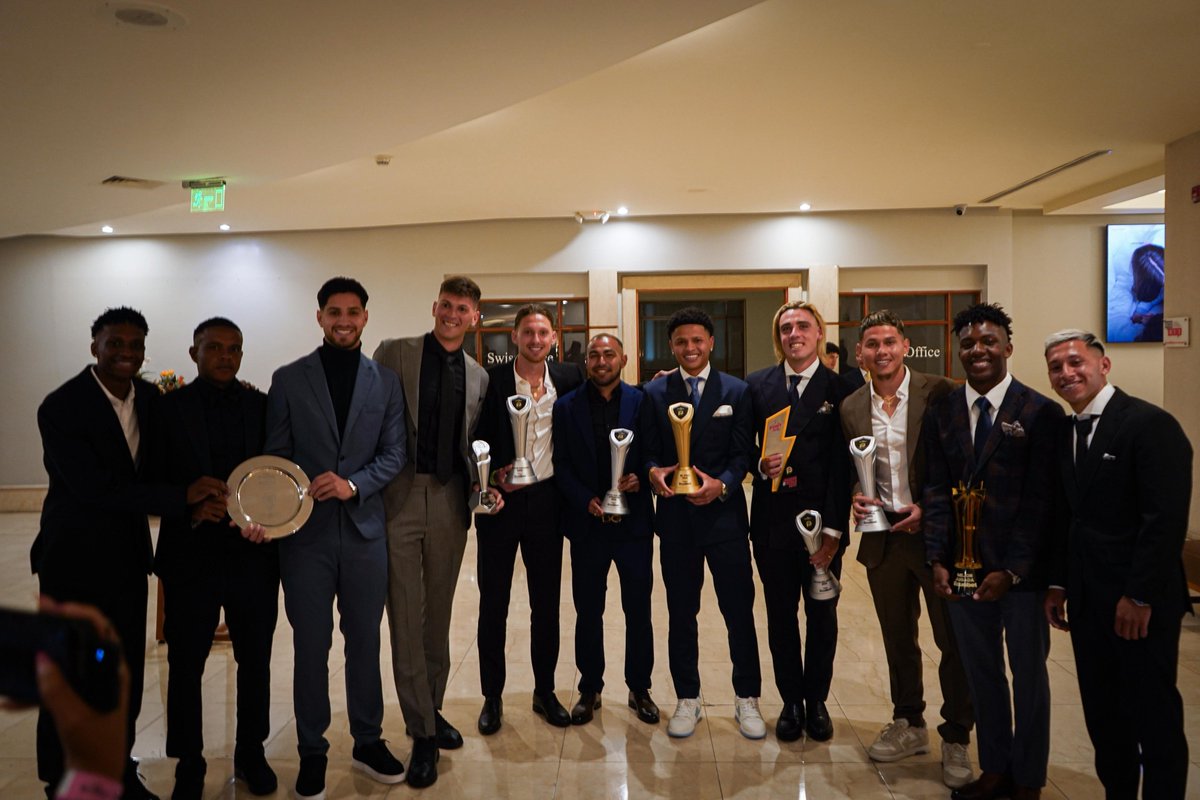 La familia #IDV unida y premiada 🙌🫶💙🖤