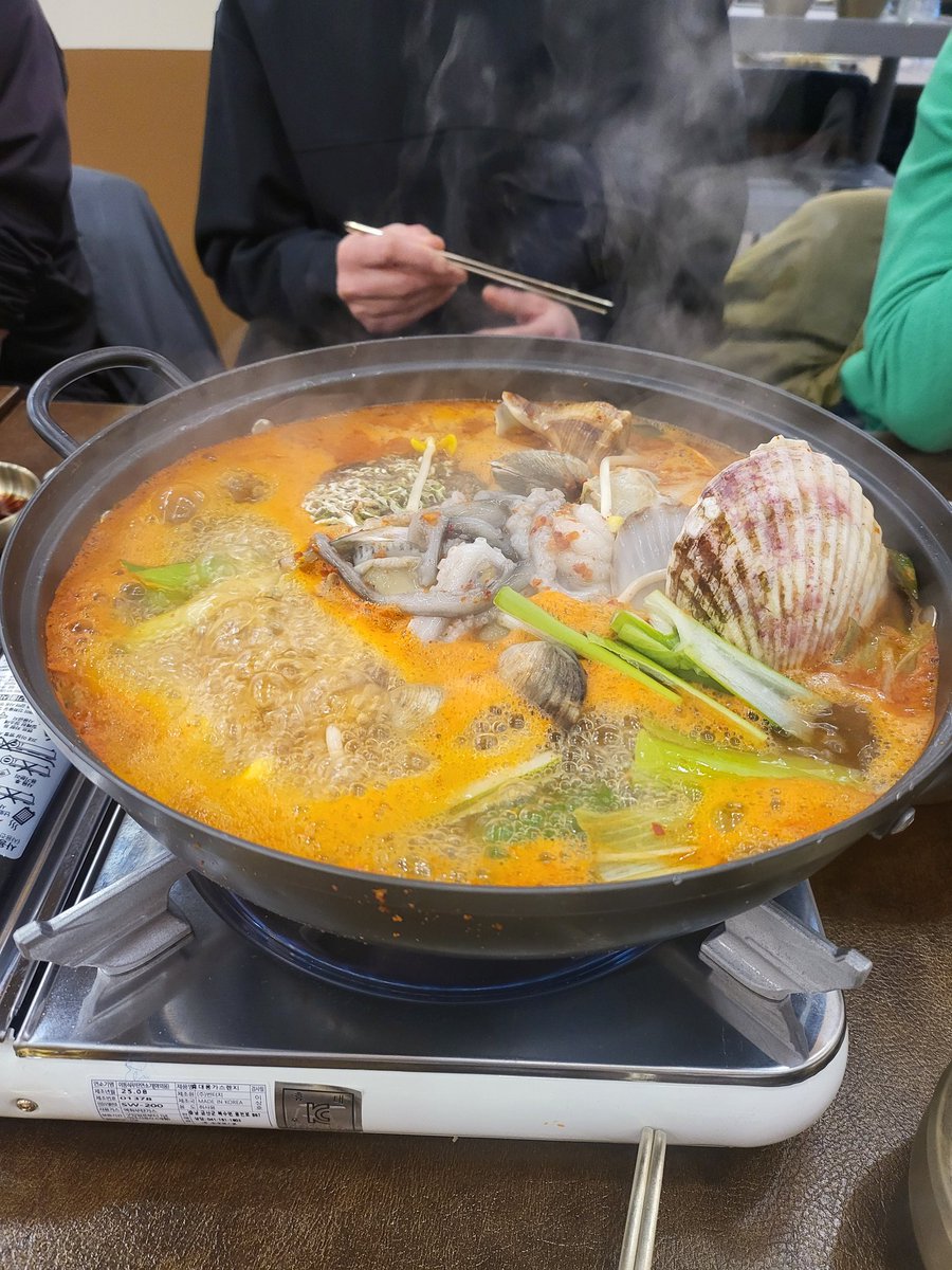sintarou0802's tweet photo. 2月3日から、5日まで、韓国に、旅行で行って来ました(笑)
観光したり、美味しい物、食べたり、スタバで、限定の物、買ったり、しました🎵
けど、帰り、朝5時起きは、流石に、キツかったです😭 https://t.co/aXnPUb6eil