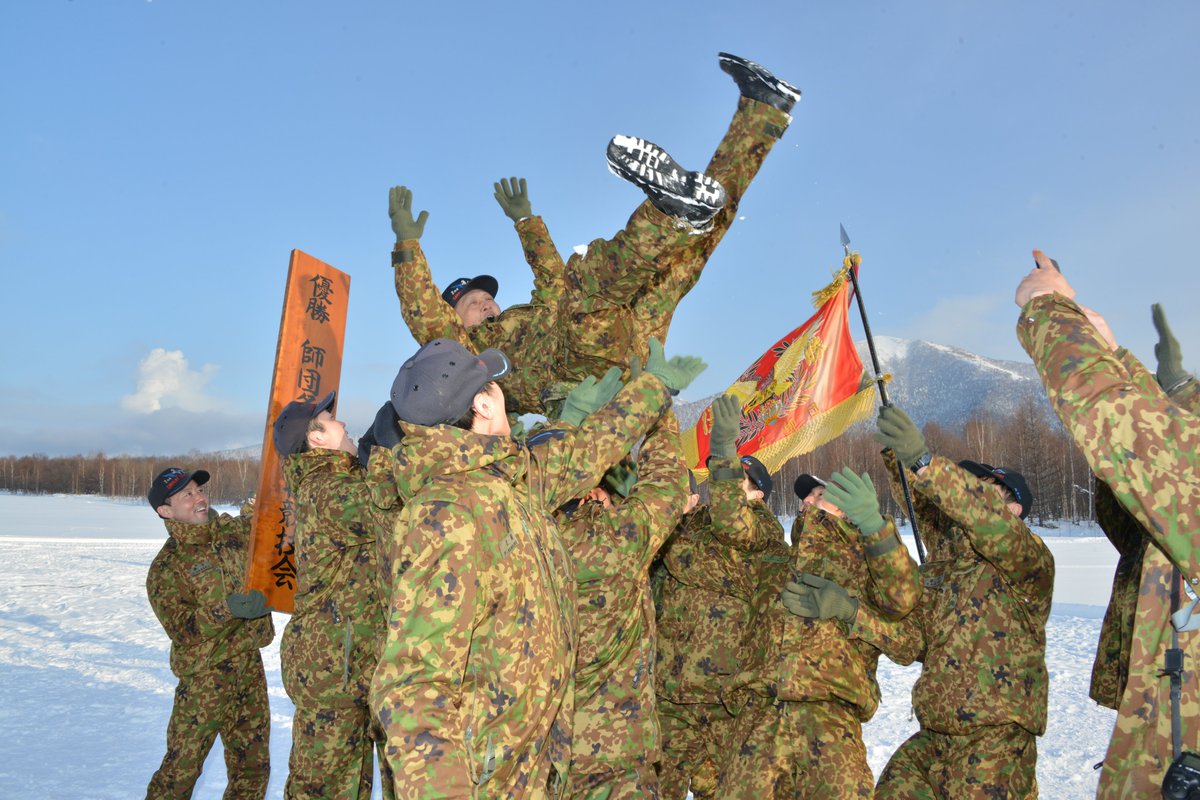 #第２師団 は、#上富良野演習場 において #師団冬季戦技競技会 を実施しました❗選手は各部隊の代表としての誇りを胸にコースを駆け抜け、積雪寒冷地部隊としての技術向上と団結の強化を図りました❗各市町長、協力団体の皆様、寒い中応援ありがとうございました😊❗
#防衛省 #陸上自衛隊 #北部方面隊