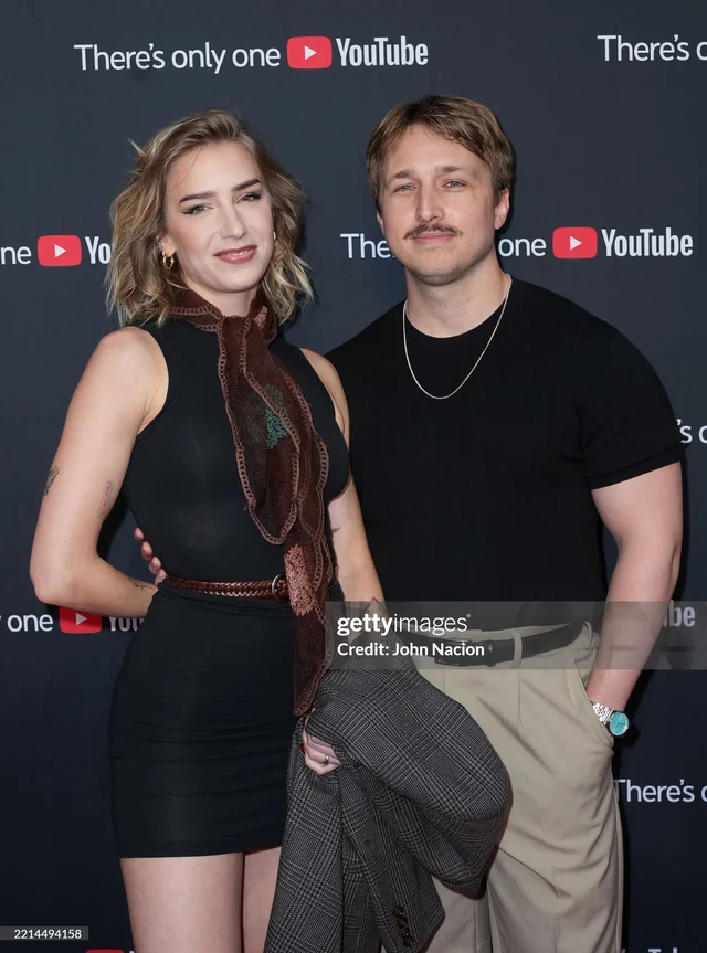 liloloveyou024's tweet photo. YouTuber Shayne Topp allegedly has a relationship with The Goldbergs (2013)'s actor's wife. Despite this he still managed to maintain his position at Smosh https://t.co/iIRPvSxHjq
