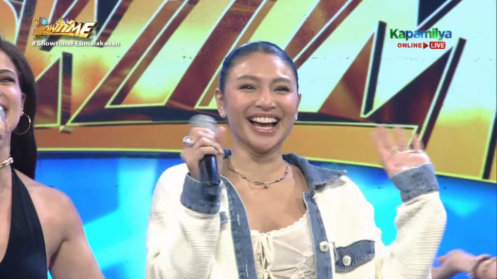 ABSCBNNews's tweet photo. PRESIDENT NADINE ON 'SHOWTIME' ⭐
 
Nagbabalik si Nadine Lustre sa "It's Showtime" ngayong araw matapos ang tagumpay sa takilya ng pelikula nila ni Vice Ganda na "Call Me Mother." #ShowtimeFEBmalakasan
 
(📸: It's Showtime) https://t.co/pJMY6fmmdI