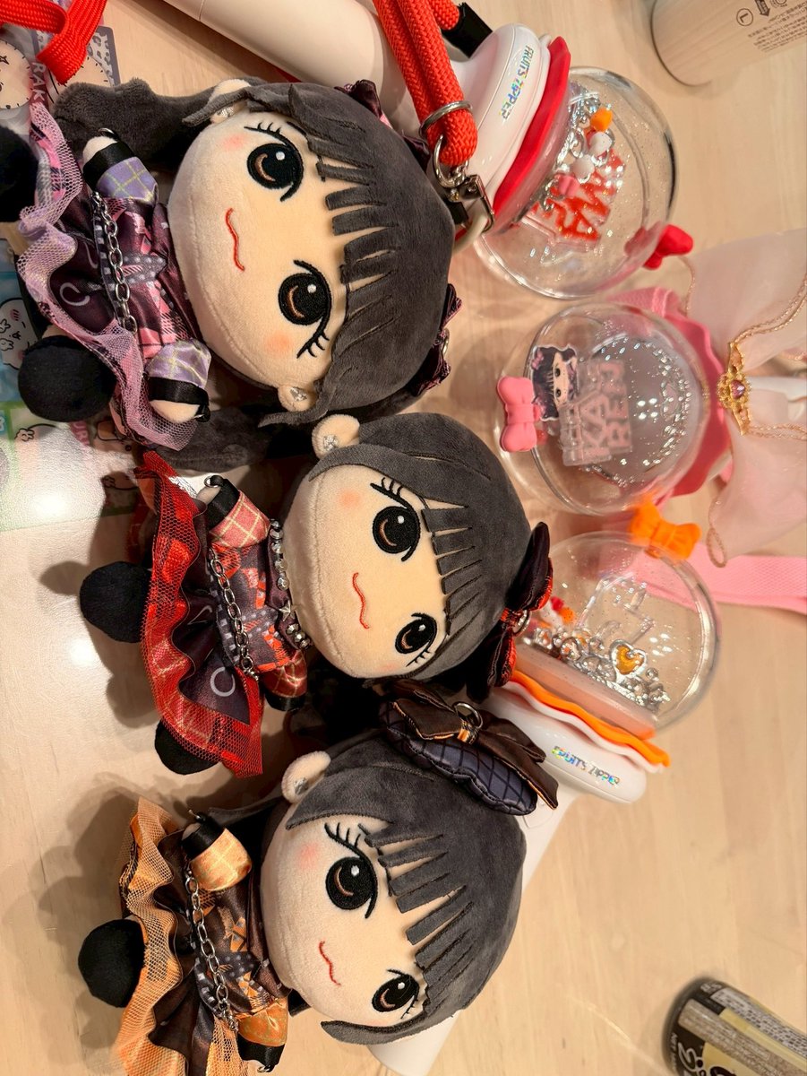 YA_MADA1's tweet photo. 最近推し活してます🙆🏻‍♀️
先週フルーツジッパーライブ行ってきた。ペンライト電子制御のライブに感動。最近のライブってすげぇ。 https://t.co/sGojePsvEL