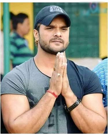 धन वैसे तो बहुत से लोगों के पास होता है,
लेकिन कोई रोज उसको दारू और दूसरे गंदे शौक में उड़ा देता है,
तो कोई गरीबों की उस धन से मदद करता है,

ऐसा ही काम ट्रेंडिंग Star <a href="/khesariLY/">Khesari Lal Yadav (खेसारी)</a> ने किया है,
खेसारीलाल यादव ने बिहार में 11 गरीब लड़कियों की शादी में बड़े भाई का किरदार निभाते हुए