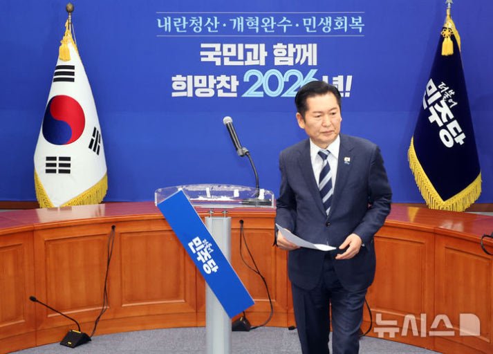 합당발표하고 
떨어진 민주당간판.

후아... 다시 봐도 소름이다.