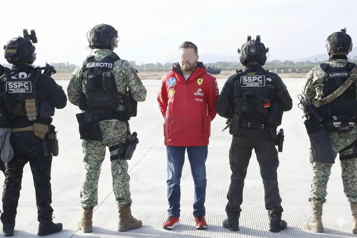 El alcalde de Tequila, Diego Rivera, fue detenido por extorsión y sus vínculos con el CJNG. Se le acusa de imponer tributos millonarios a la industria tequilera, generando un gran revuelo en la región y preocupaciones por la corrupción. #Tequila #Noticia