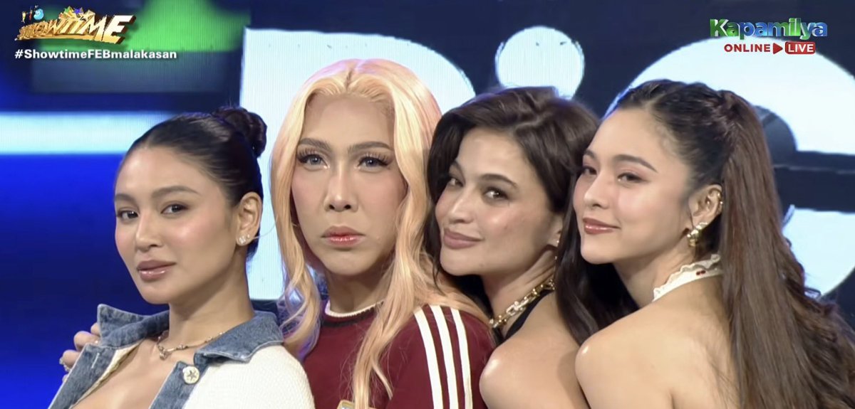 aldringerous's tweet photo. THE PHILIPPINE SHOWBIZ INDUSTRY!!!!!!! 🤯🤯🤯

NADINE LUSTRE x VICE GANDA x ANNE CURTIS x KIM CHIU 🔥🔥🔥🔥 https://t.co/AF9iu5Fkqo