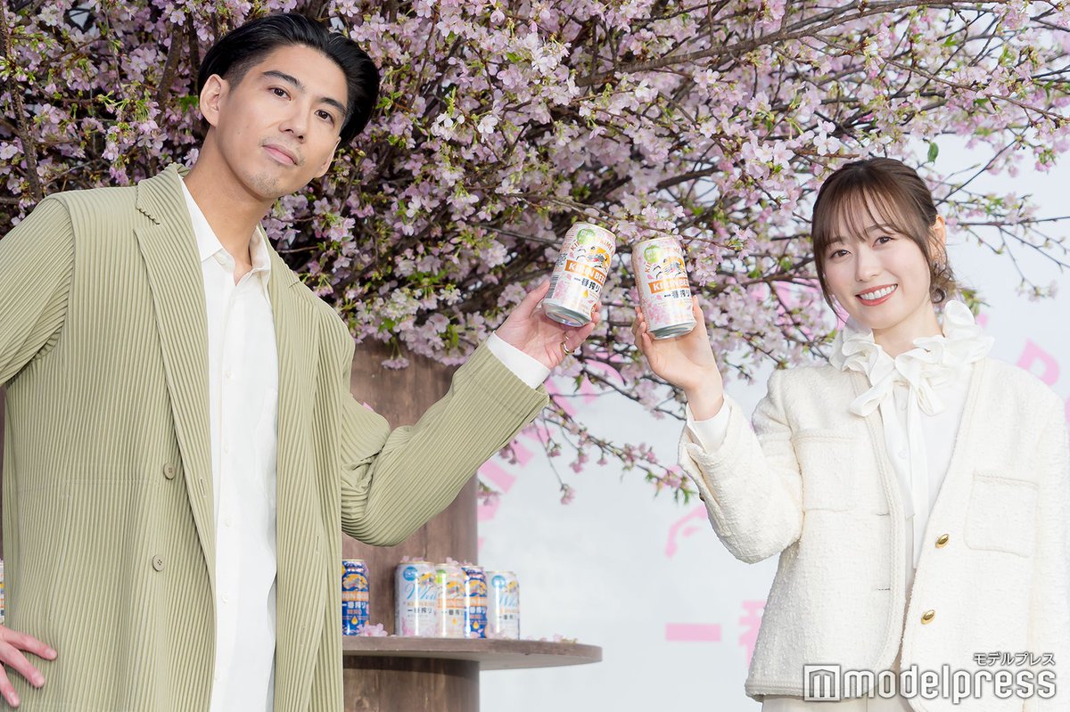 賀来賢人＆福原遥、本物の桜でお花見気分🌸 俳句も披露「声がいいです