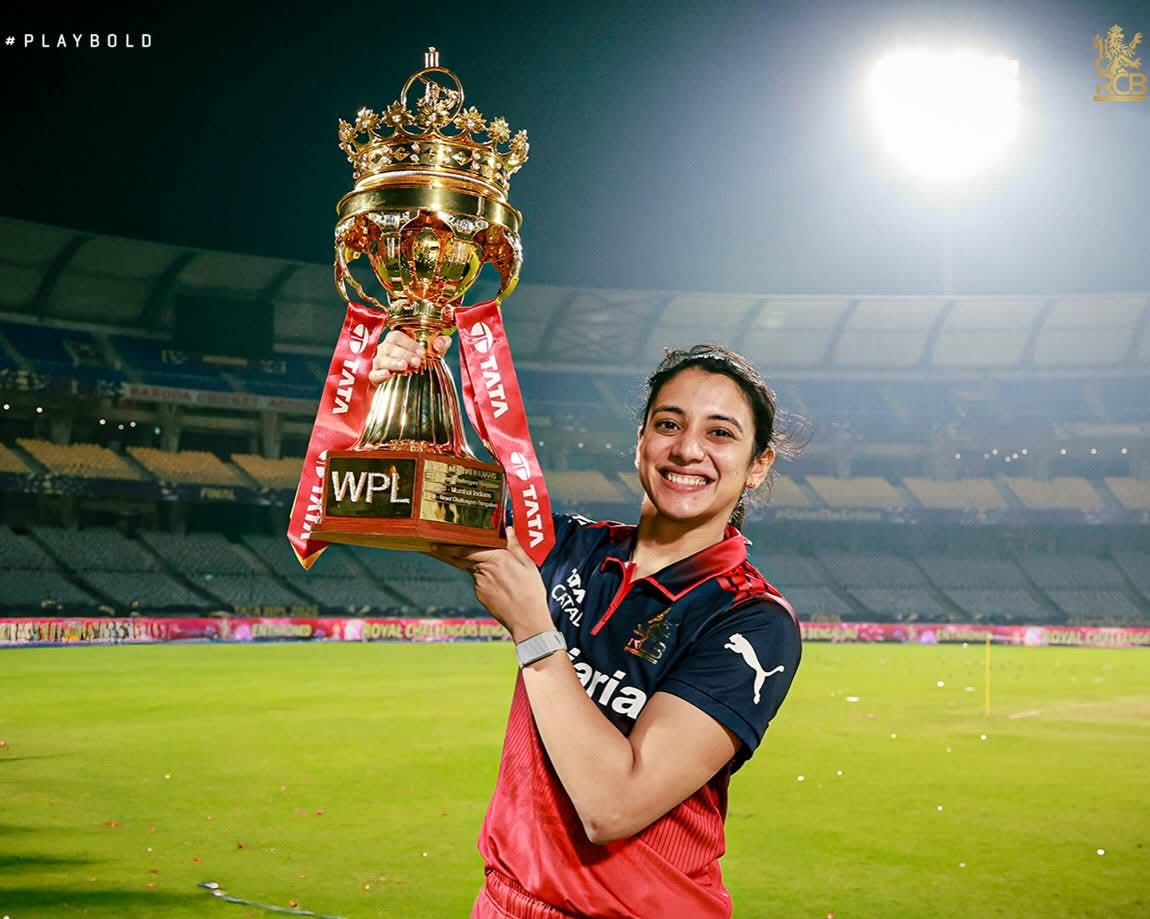 हर कोशिश आखिरी मे नाकाम हो जाती है,
दिल्ली 💓दिल तो जीत लेती है मैच हार जाती है..❤️
Congratulations RCB💐💐💐
#WPLFinal <a href="/BCCI/">BCCI</a> #RCBvDC #SmritiMandhana <a href="/imkuldeep18/">Kuldeep yadav</a>