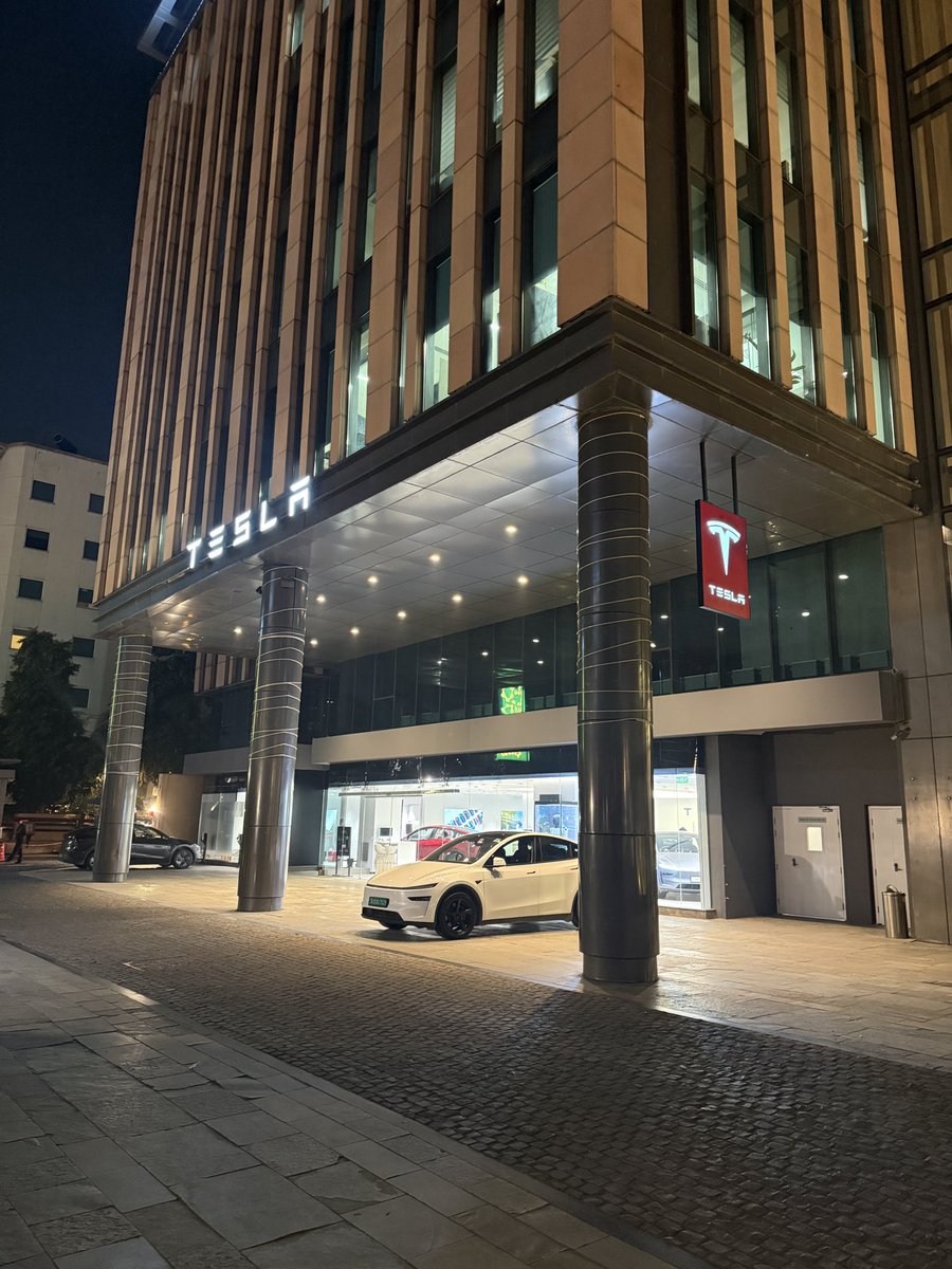 NCR trip is going well, hitting all the important monuments https://t.co/8jEja5dOMh