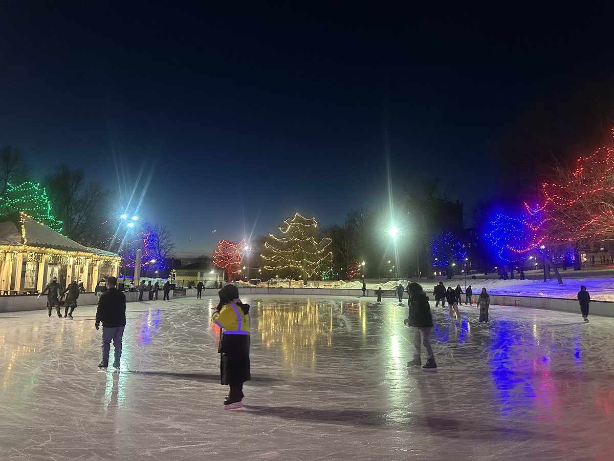 MartinaCurtin's tweet photo. Day 36 #100daysofwalking 
Night skating at the Frog Pond.
#nightskating #frogpond #bostoncommon #bekind
@NewstalkFM @NTBreakfast https://t.co/ibWUw05qEw