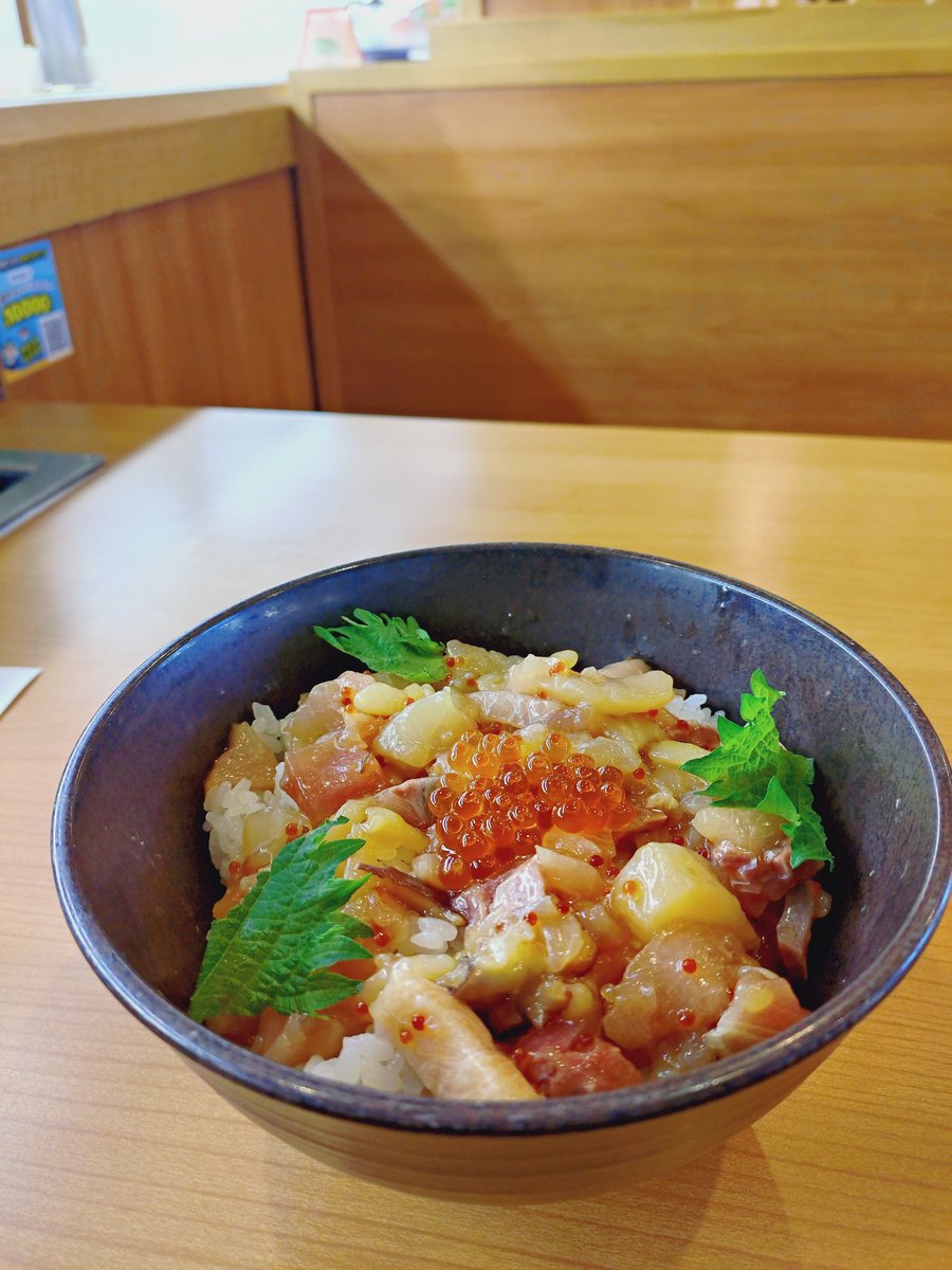 カウンター席空いてなくてテーブル席
#さかなの日