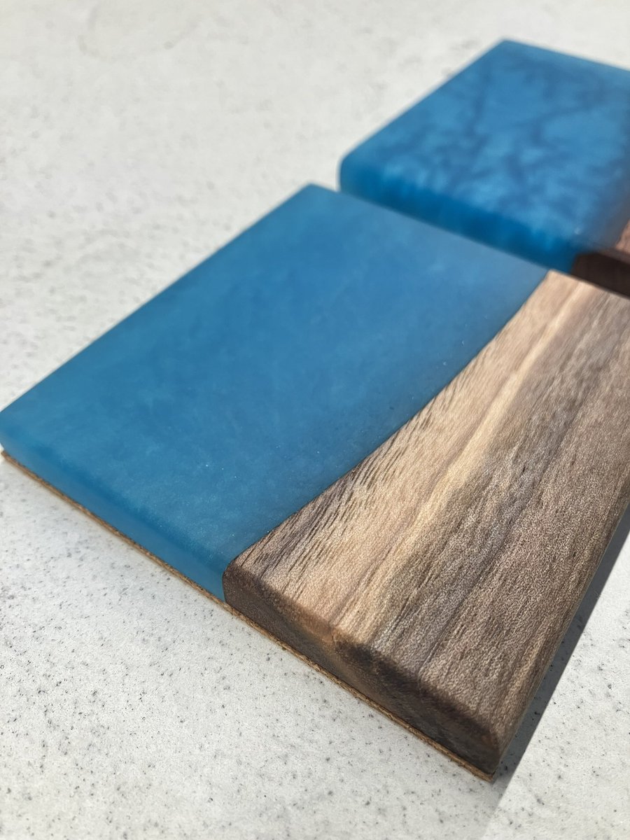 MAWORE2020's tweet photo. coaster
〜ウォルナットで作られたコースター〜

こちらのコースターはメルカリにて、
単品〜セットまでご用意しております。

その他の投稿＆
MAWORE ONLINE SHOP/メルカリshops
→@mawore2020

#レジンアート #ウッドレジン #resinart #oceaninspired #ハンドメイド雑貨 #インテリア https://t.co/Su9w5lLBCL