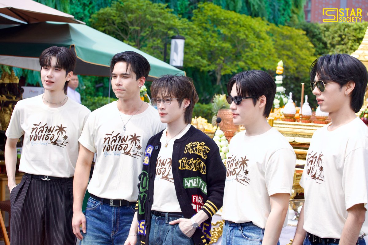 นักแสดงนำจาก #ที่สามของเธอSeries  “แม้ก-ณฐ-โอม-เจ็ม-ฟิวส์”ร่วมพิธีบวงสรวงซีรีส์  “ที่สามของเธอ”  

Your Third Worship

#บวงสรวงที่สามของเธอ
#mmaxmax 
#natasitt 
#ohmkrit 
#Gems_ktp 
#f3w_wp