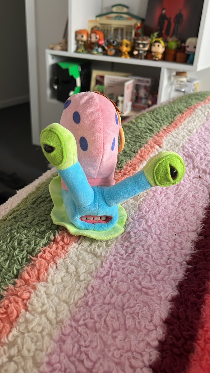 hi guys say hi to gary larry, he’s now our king and you must obey his rules.