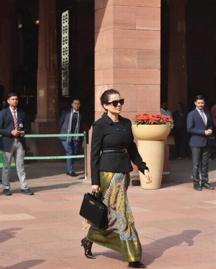 wordi25's tweet photo. Kangana Ranaut is easily the best dressed MP and Bollywood actress. Her style is her own, her sarees and bags gorgeous. She might be a little loco but she looks great in whatever she wears. https://t.co/HNCXOzK3J1