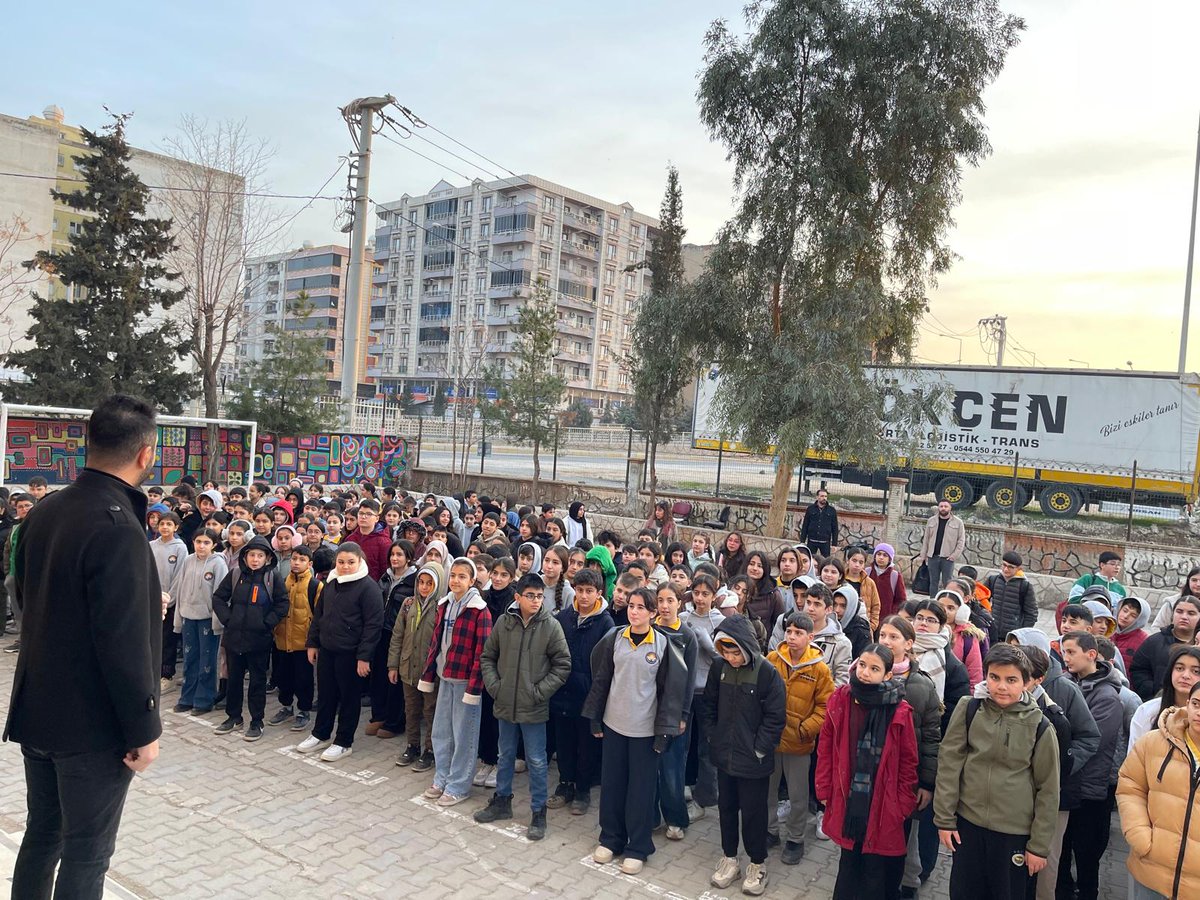 emin_ilk's tweet photo. Asrın felaketi 6 Şubat 2023 yılında yaşanan Kahramanmaraş merkezli depremlerde şehit olan vatandaşlarımız için 1 dakikalık saygı duruşunda bulunduk.Allah'tan rahmet yakınlarına başsağlığı dileriz.
@tcmeb @Yusuf__Tekin @ali_eyyupkoca @mardinilmem @kiziltepemem47 @MazharBATIHAN https://t.co/ZWVHsUdwrQ