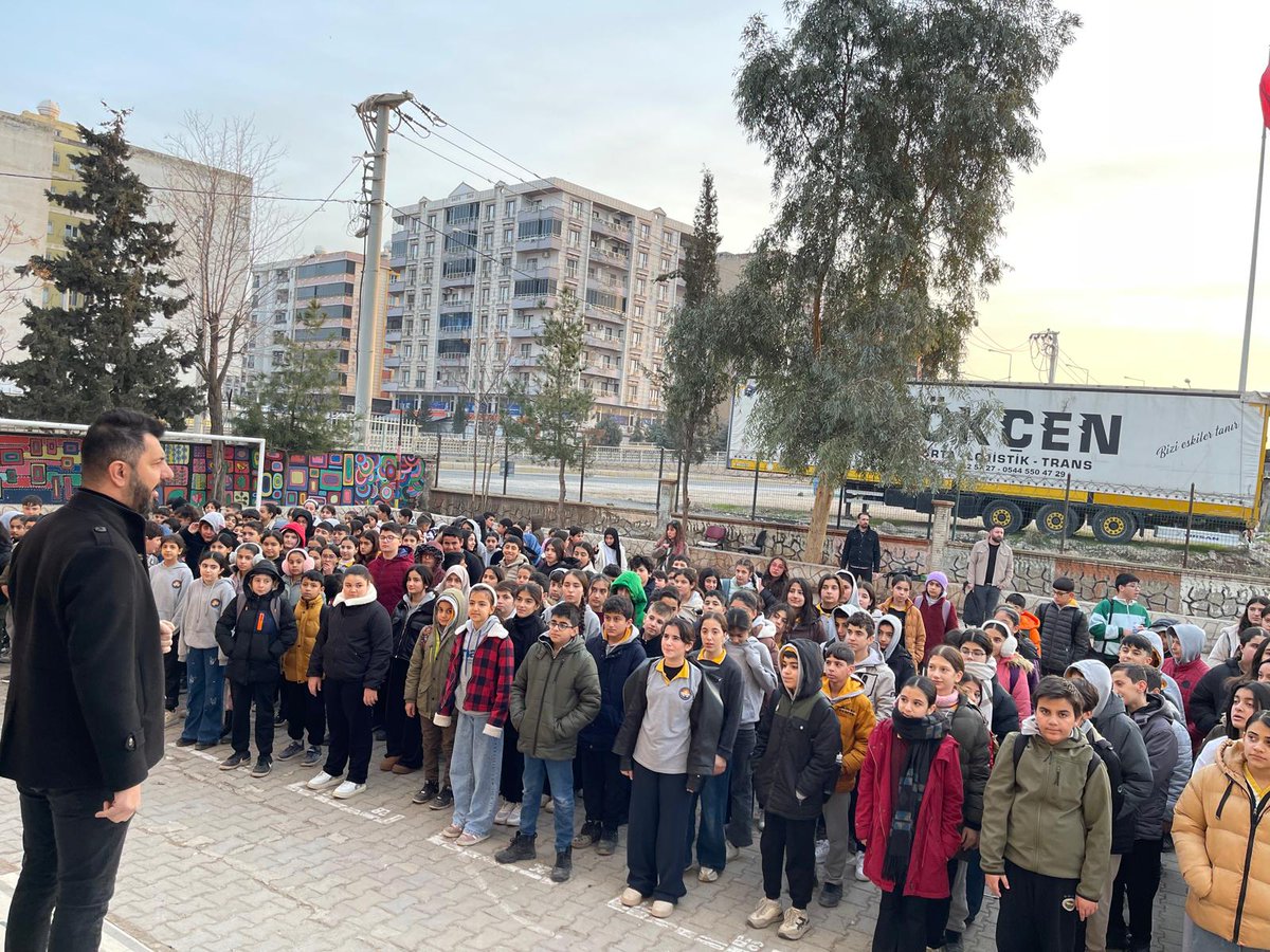 emin_ilk's tweet photo. Asrın felaketi 6 Şubat 2023 yılında yaşanan Kahramanmaraş merkezli depremlerde şehit olan vatandaşlarımız için 1 dakikalık saygı duruşunda bulunduk.Allah'tan rahmet yakınlarına başsağlığı dileriz.
@tcmeb @Yusuf__Tekin @ali_eyyupkoca @mardinilmem @kiziltepemem47 @MazharBATIHAN https://t.co/ZWVHsUdwrQ
