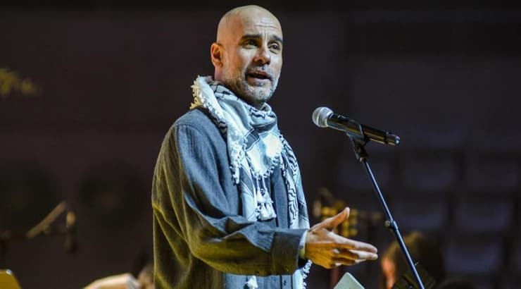 YZaatreh's tweet photo. بيب غوارديولا في مرمى الغضب الصهيوني!
مقالات وتقارير تشيطنه وتشكك في دوافع تعاطفه مع شعبنا!
لم يكن وحيدا في مرمى سهام الصهاينة منذ 7 أكتوبر، فقد تعبوا وهم يلاحقون المشاهير الذي ندّدوا بتوحّش "كيانهم" في غزة.
بوسعهم أن ينفّسوا غضبهم، لكنهم سيفشلون في إعادة عقارب الساعة إلى الوراء. https://t.co/4tBoR5uLe9