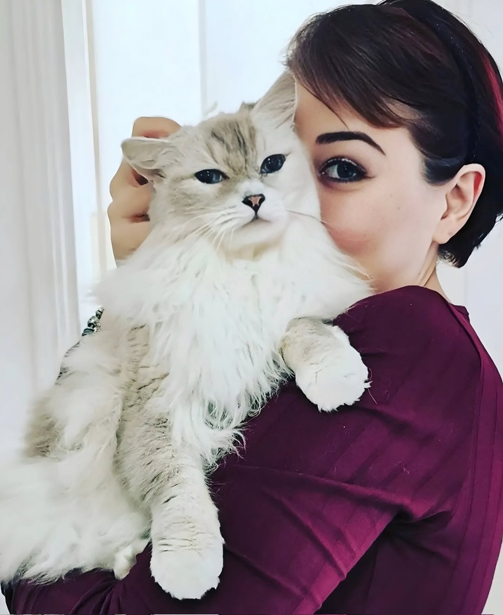 This one wasn't done on purpose, he copied me 🤭💙

Him &amp; his pet                   Me &amp; my pet 

#BYLSelcaDay 

#BuildJakapan #Beyourluve <a href="/JakeB4rever/">BIU.</a>