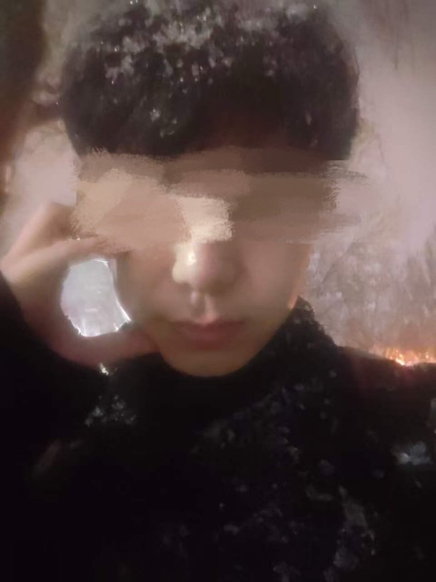 坐标淄博
M/21 | ⭐ | ⭐
男大小帅，偶尔健身