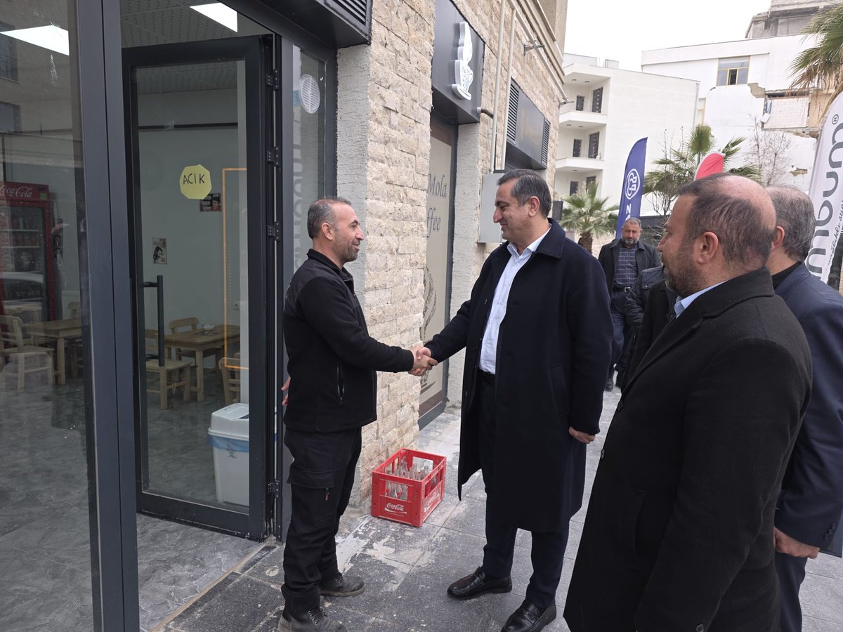 HurDavaPartisi's tweet image. 📍Adıyaman

Batman Milletvekilimiz Serkan Ramanlı, 6 Şubat depremlerinin yıl dönümünde Adıyaman deprem mezarlığını ziyaret etti, rezerv alanda iş yerleri teslim edilen esnafımızla bir araya geldi.